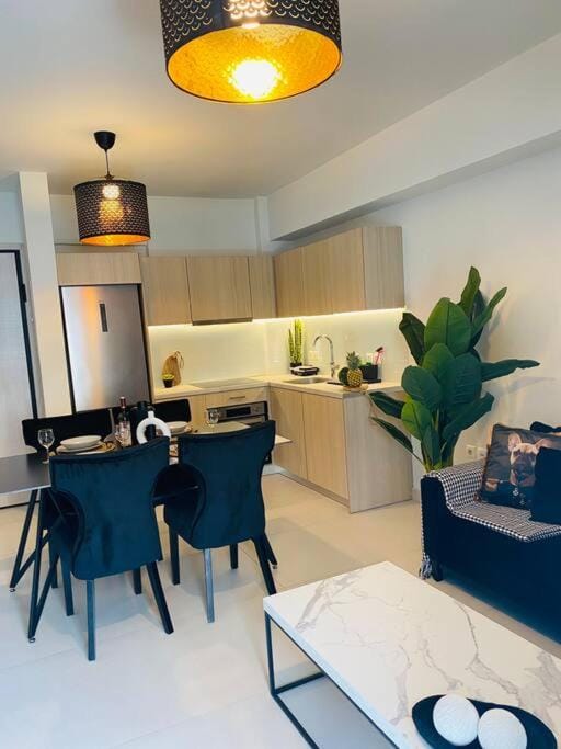 New 2BD aprt with Shared Rooftop Pool D3 Apartment in Kallithea