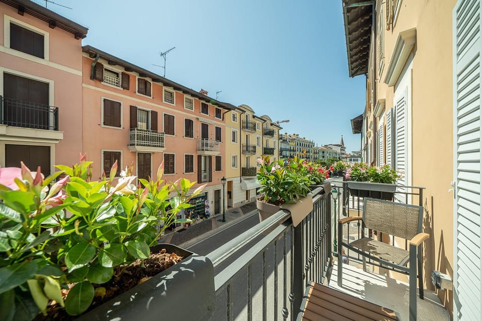 Day, Neighbourhood, Balcony/Terrace, City view