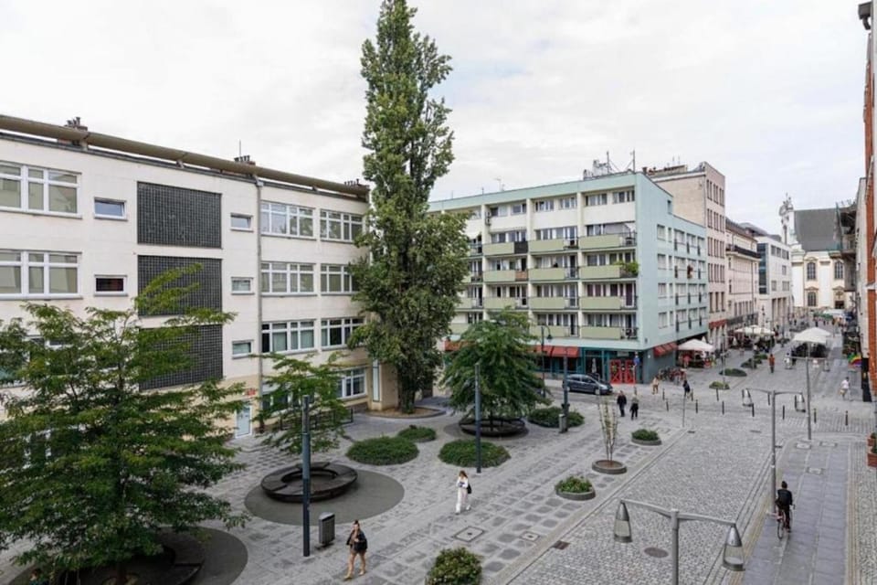 Property building, Location