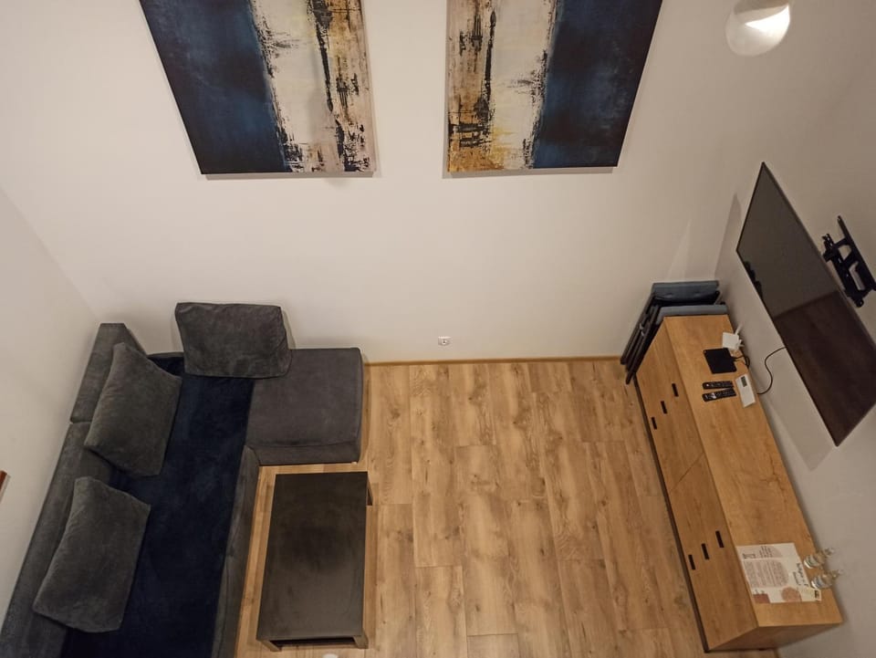 TV and multimedia, Living room, Seating area, Evening entertainment