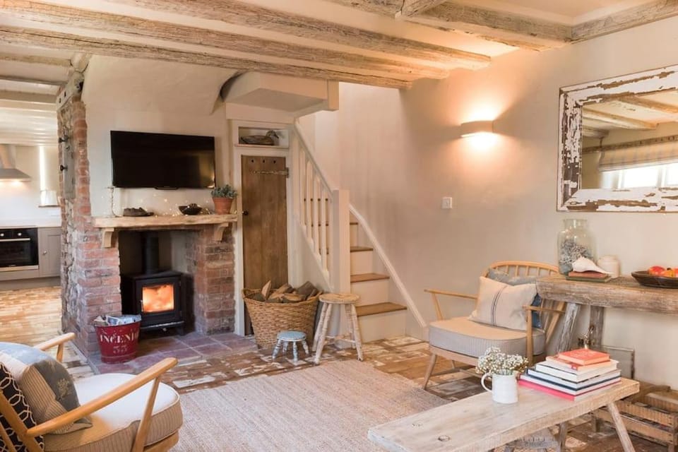 TV and multimedia, Living room, Seating area, flat iron