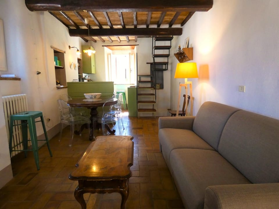 Living room, Seating area, Dining area, internet
