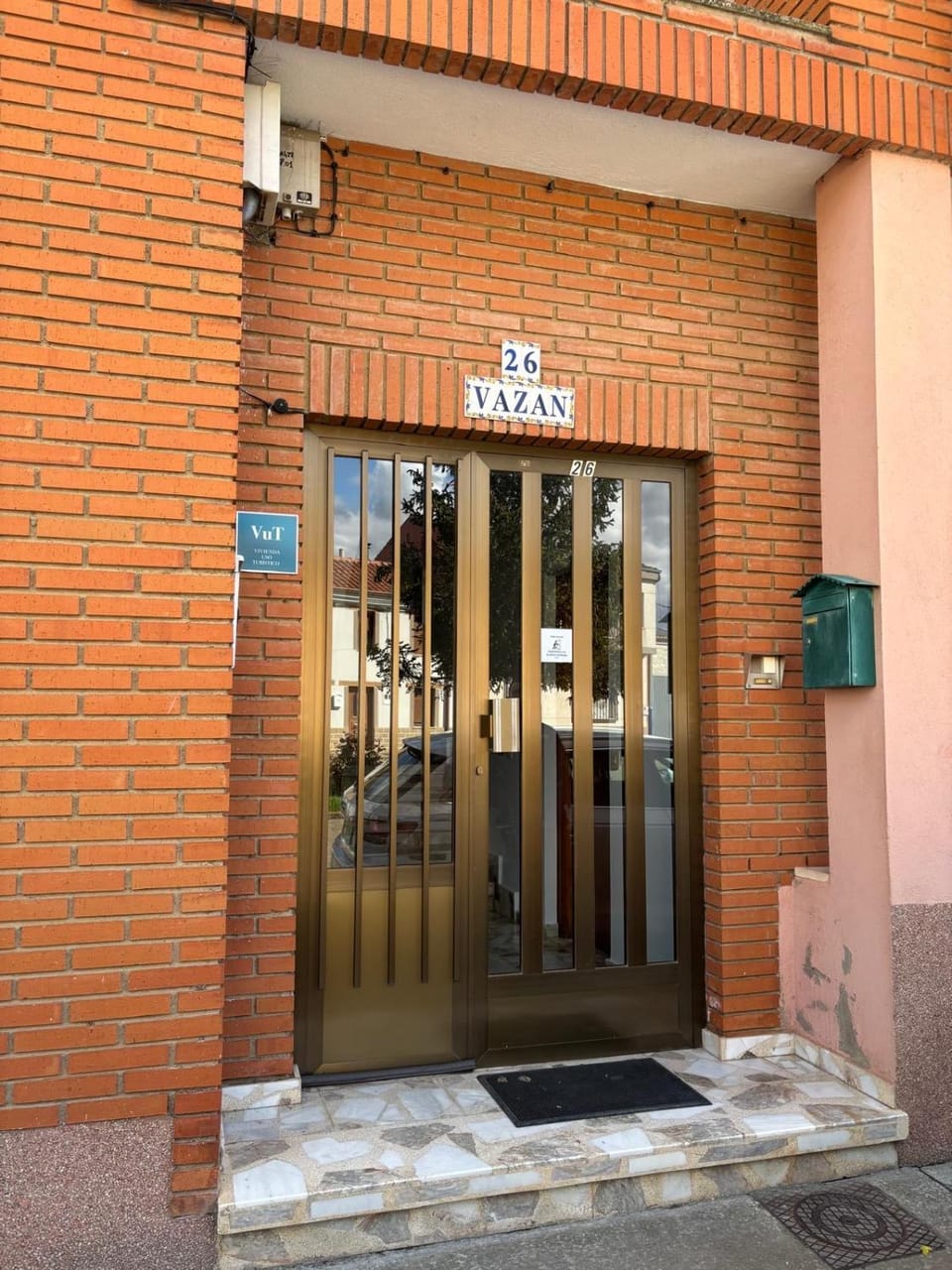 Facade/entrance