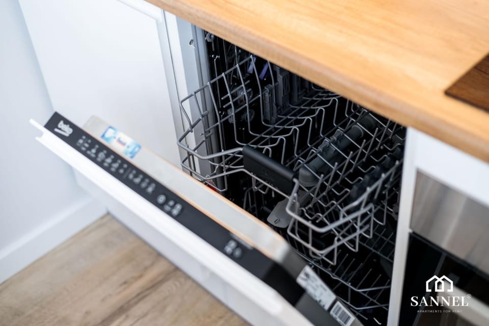 Kitchen or kitchenette, On site, dishwasher