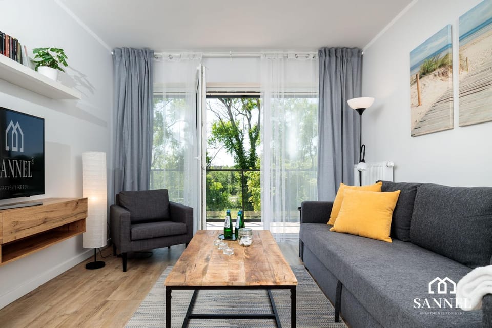 TV and multimedia, Living room, Seating area, Evening entertainment, On site, Garden view