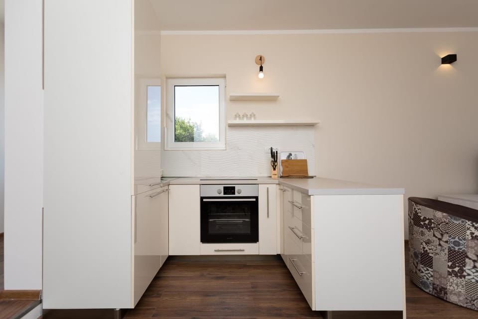 Kitchen or kitchenette, oven, stove