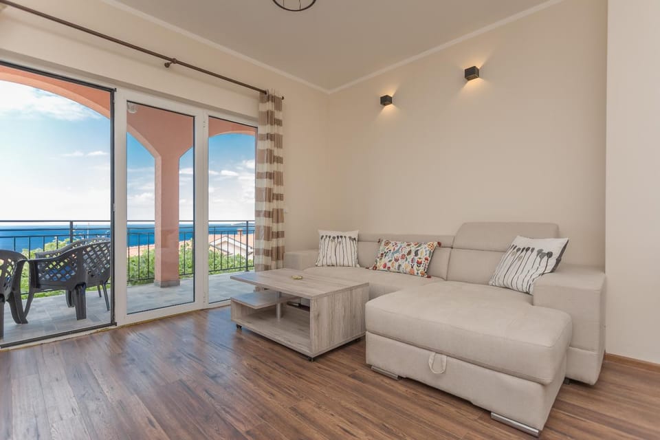 Natural landscape, View (from property/room), Balcony/Terrace, Living room, Seating area, Sea view