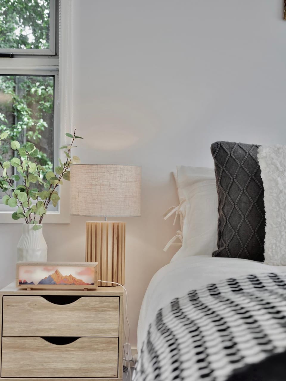 Modern holiday home in Hobart - Stunning Mountain & Water views House in Glenorchy