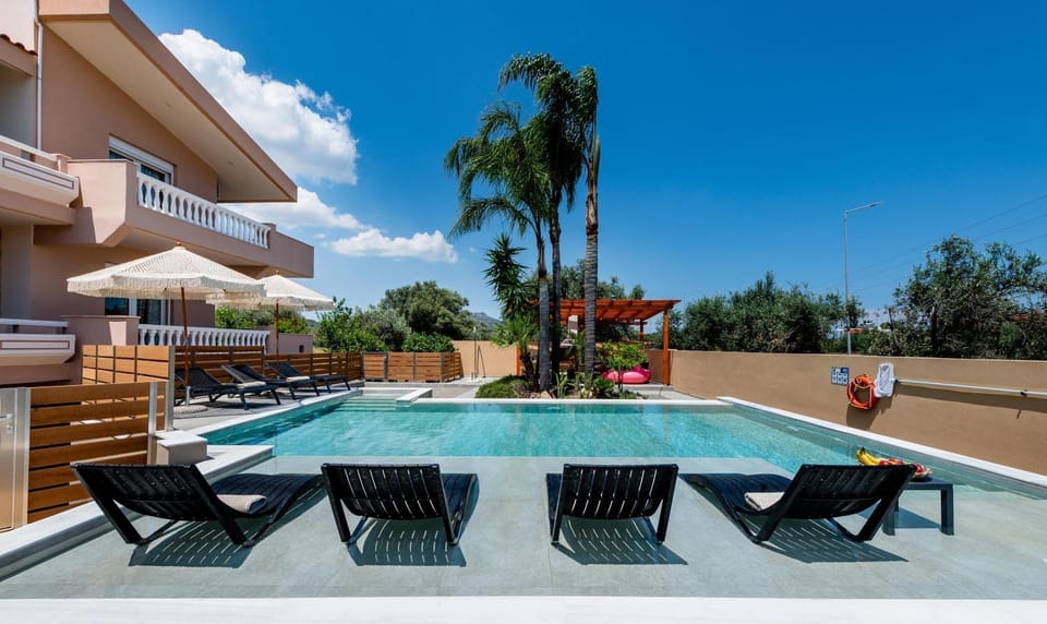 Property building, Patio, Day, View (from property/room), Balcony/Terrace, Evening entertainment, Pool view, Swimming pool, sunbed
