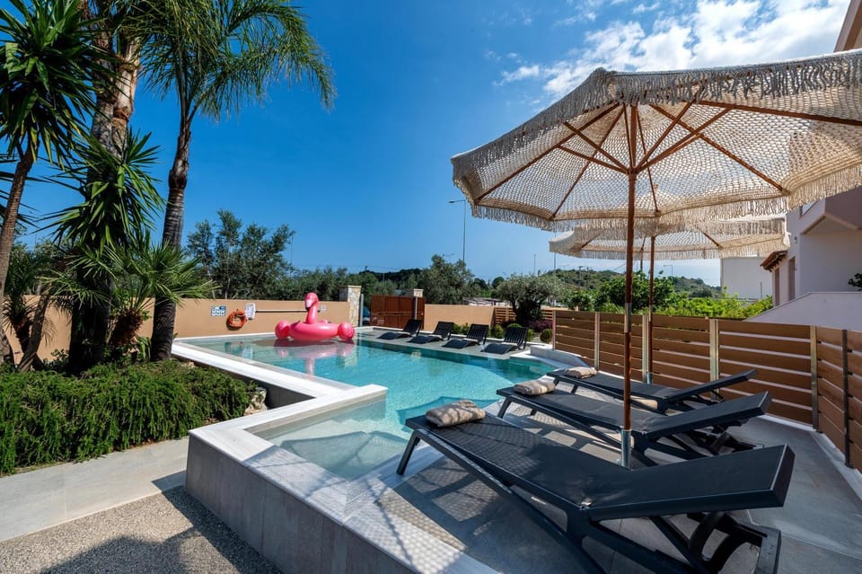 Patio, Spring, Day, Natural landscape, Garden, Garden view, Pool view, Swimming pool, sunbed