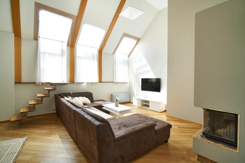 TV and multimedia, Living room, Seating area, flat iron