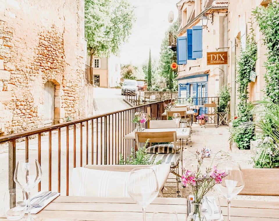 Property building, Balcony/Terrace, Dining area