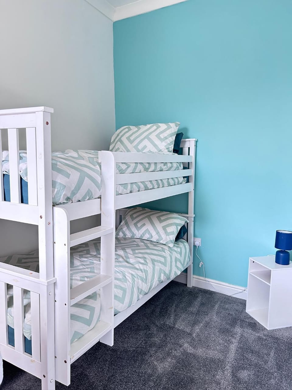 Bedroom, bunk bed