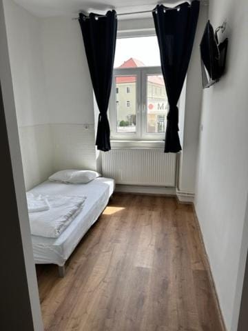 Bed, TV and multimedia, Photo of the whole room, Bedroom, internet, air conditioner
