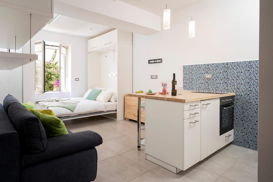 Bed, Kitchen or kitchenette, Living room, Photo of the whole room, Seating area