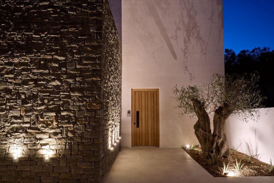 Facade/entrance, Night