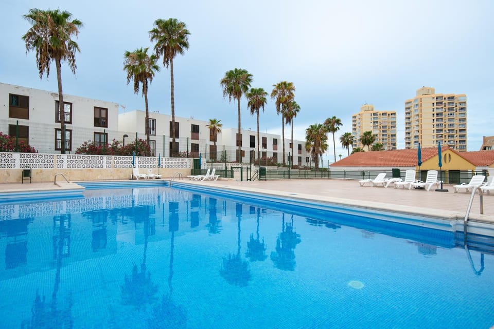 Day, Swimming pool, Swimming pool, sunbed