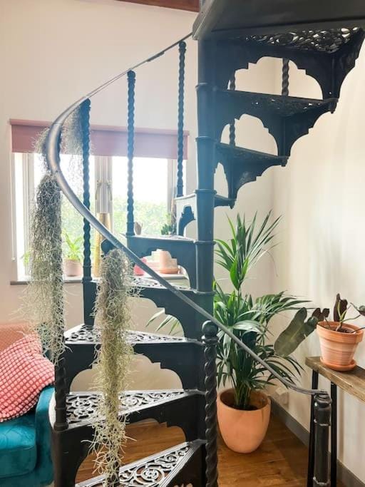 Aplanty Nest amidst the Orchard Apartment in England