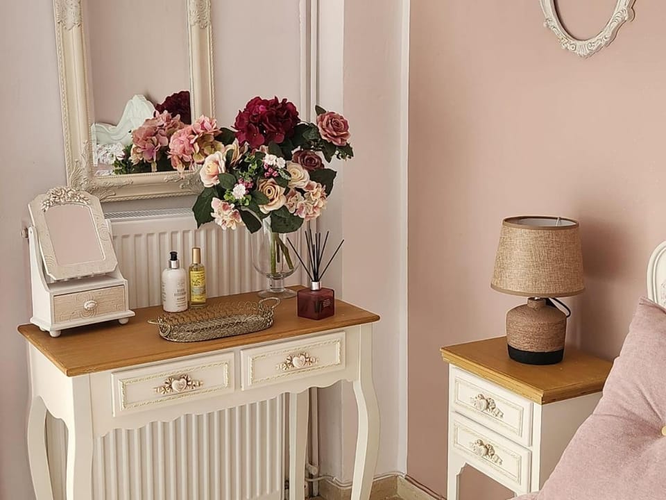 Bedroom, hair dresser