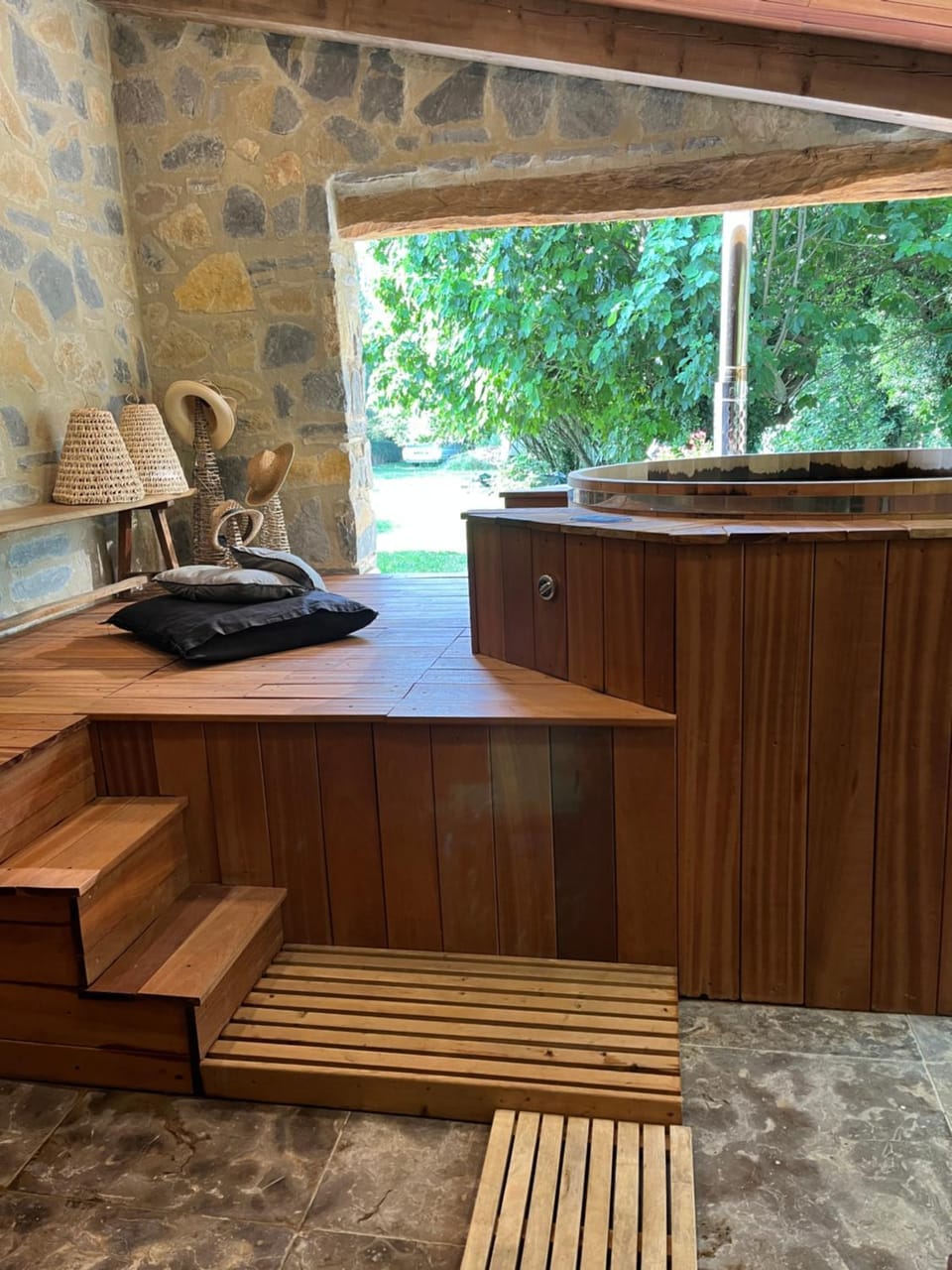 Hot Tub, Hot Tub