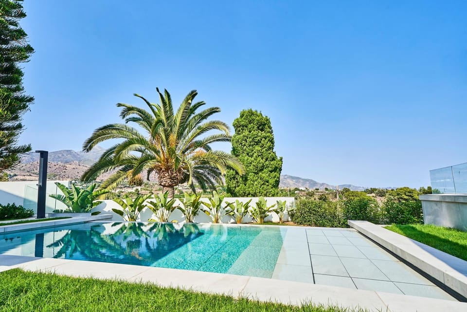 Spring, Day, Garden, Garden, Garden view, Pool view, Swimming pool, sunbed
