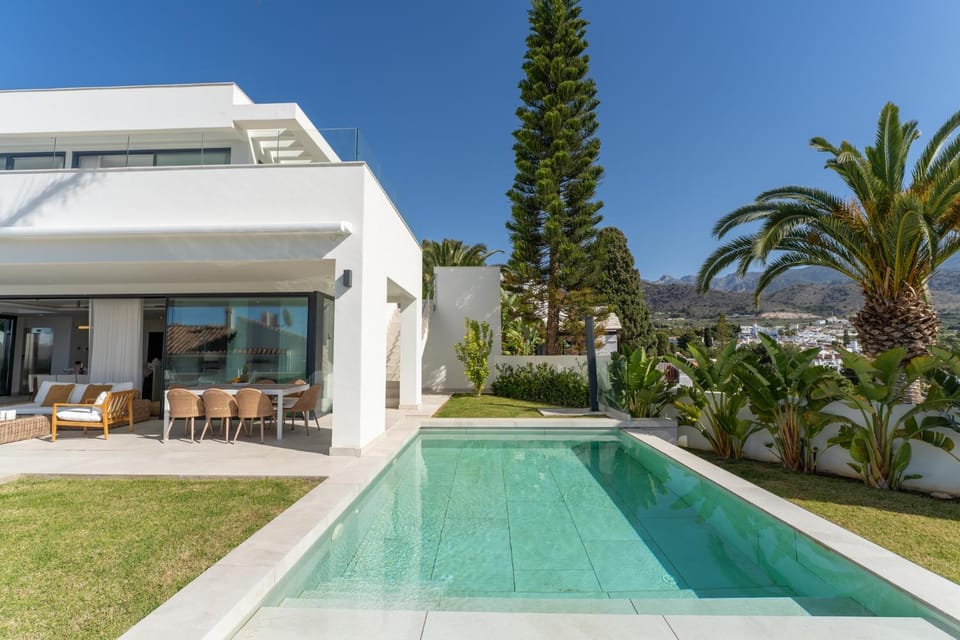 Day, Natural landscape, Garden, Garden view, Pool view, Swimming pool