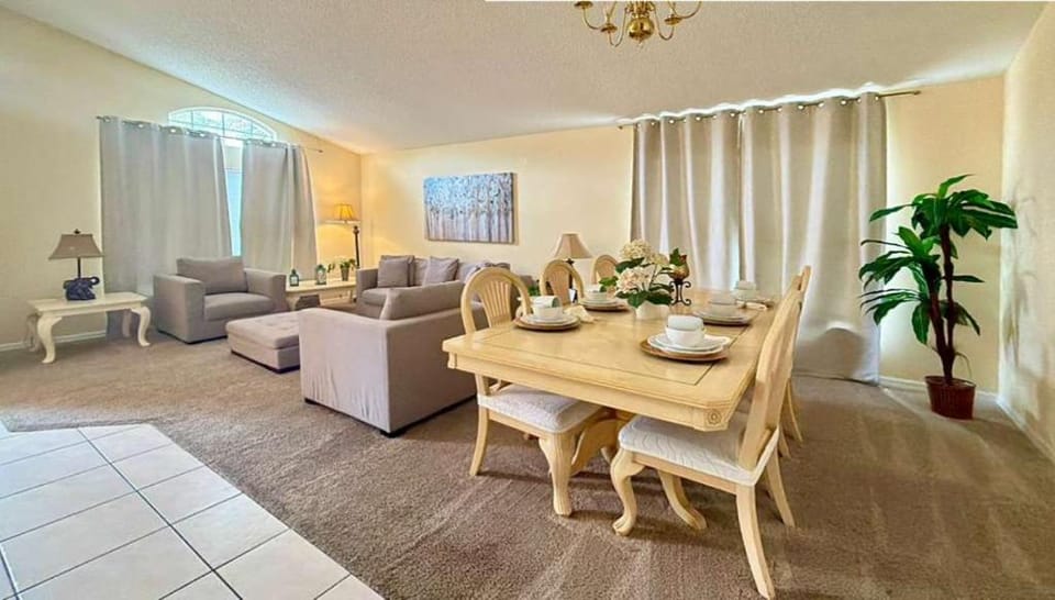 Restful 4BR 3BA with BBQ, Heated Pool & SPA House in Kissimmee