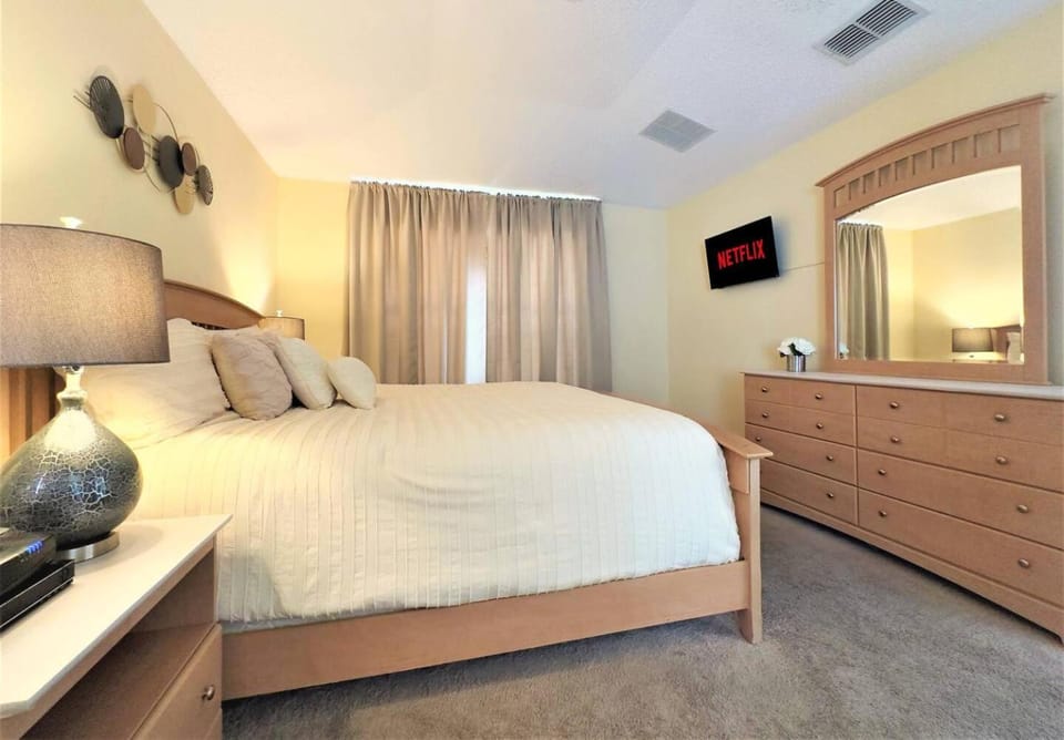 Restful 4BR 3BA with BBQ, Heated Pool & SPA House in Kissimmee