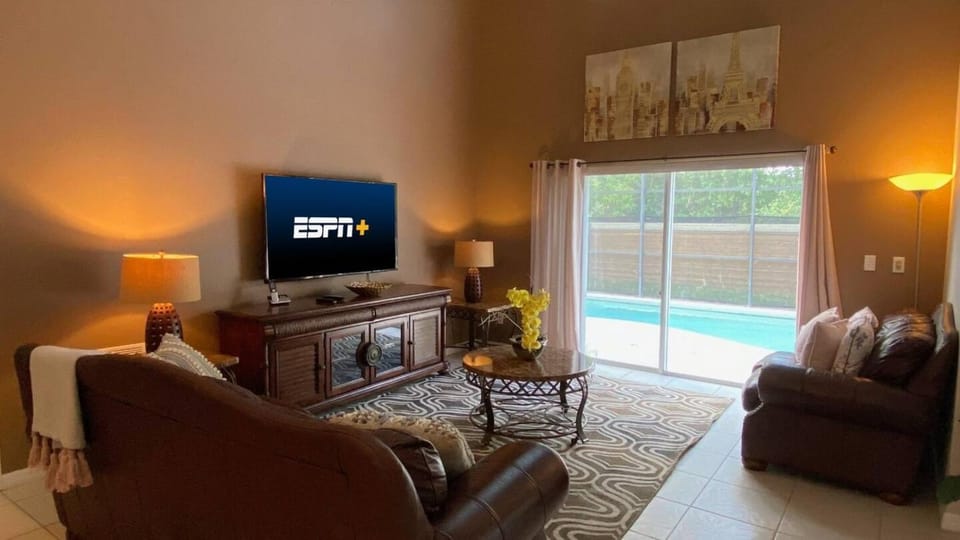 Comfort Home with BBQ, Private Pool & Hot tub House in Kissimmee