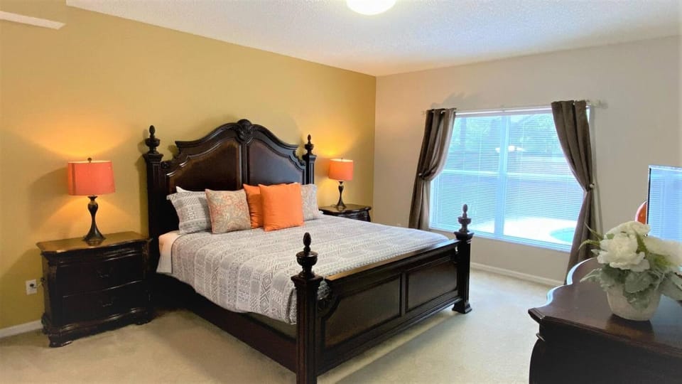 Comfort Home with BBQ, Private Pool & Hot tub House in Kissimmee