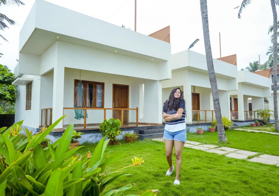 Property building, Spring, Day, People, Garden, Garden view, group of guests