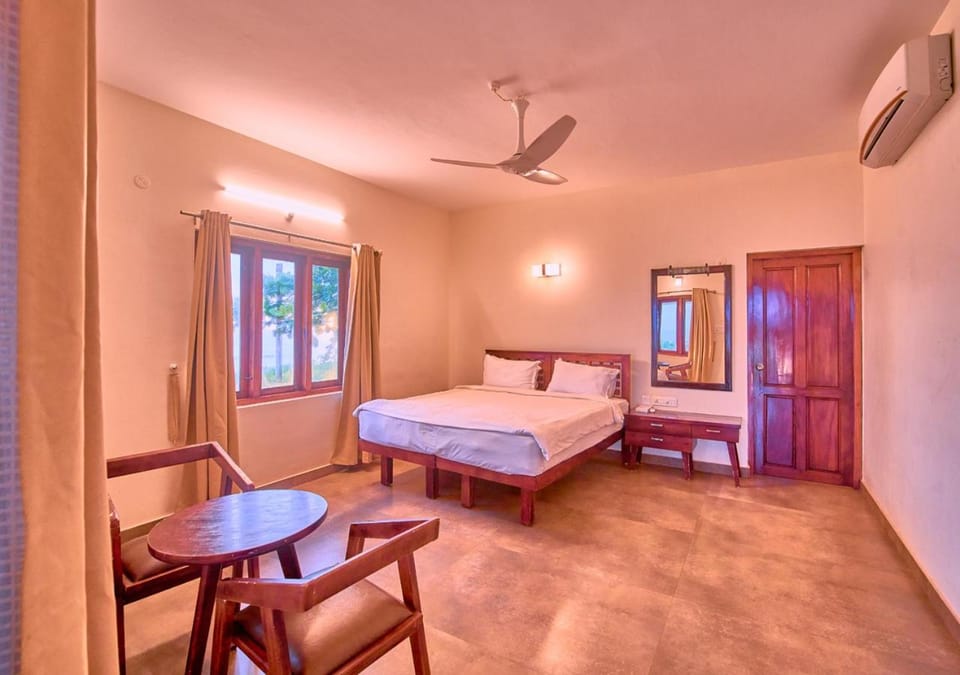 Bed, Photo of the whole room, Bedroom, air conditioner