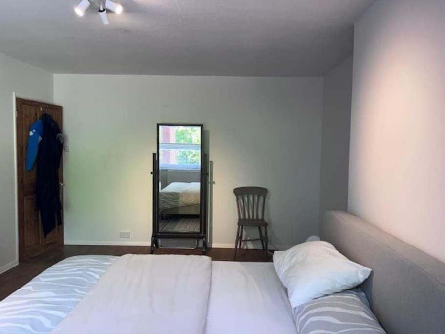 Big and bright 2 x double bedroom flat in Highgate Apartment in London Borough of Islington