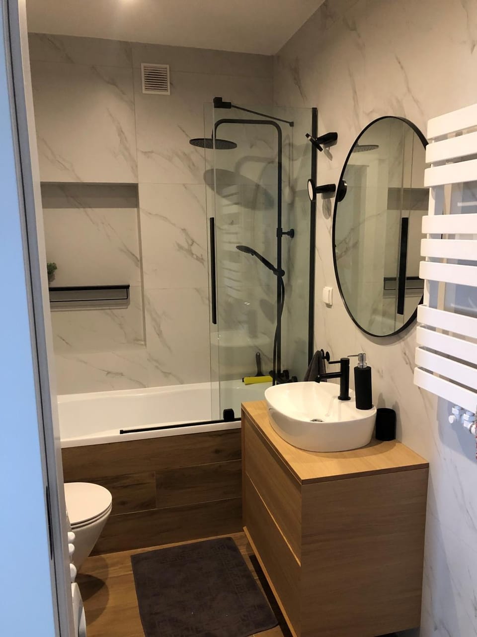 Shower, Toilet, Bathroom, Bath, towels