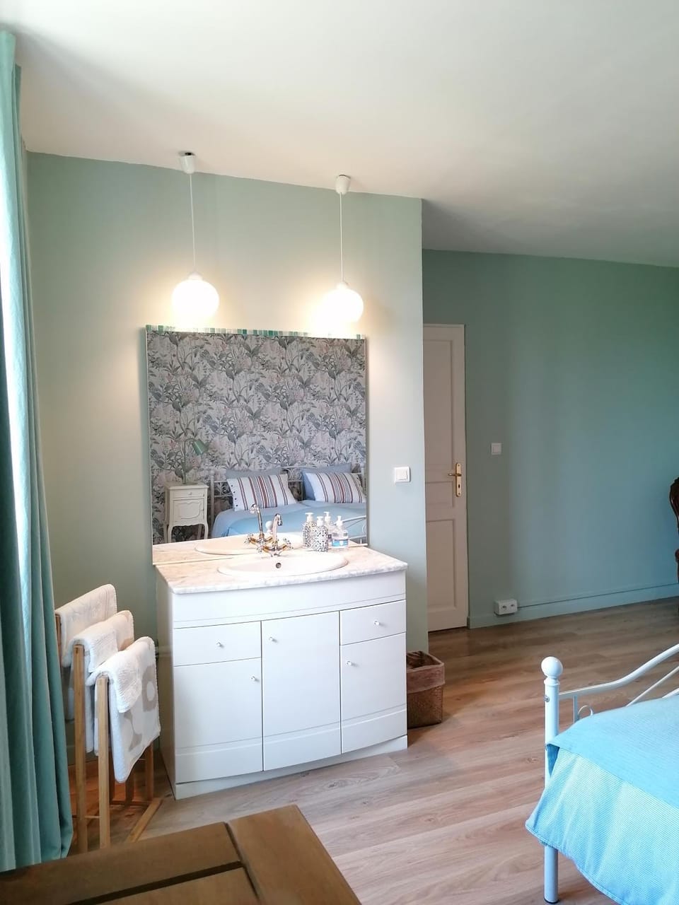 Photo of the whole room