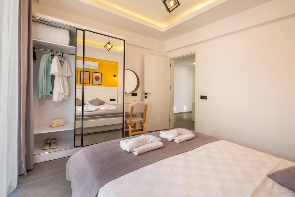 Bed, Bedroom, towels, wardrobe
