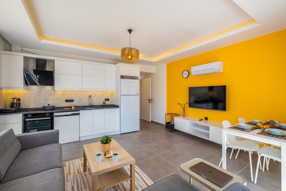 TV and multimedia, Kitchen or kitchenette, Living room, Seating area, Dining area, oven, stove