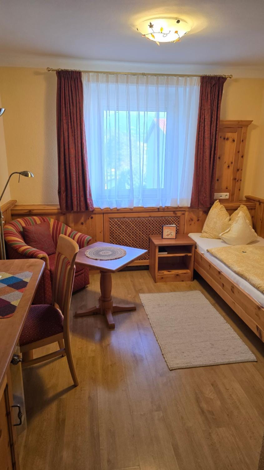 Bed, Photo of the whole room, Seating area, Bedroom