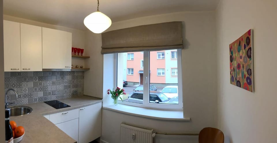 Kitchen or kitchenette, Dining area, minibar, stove