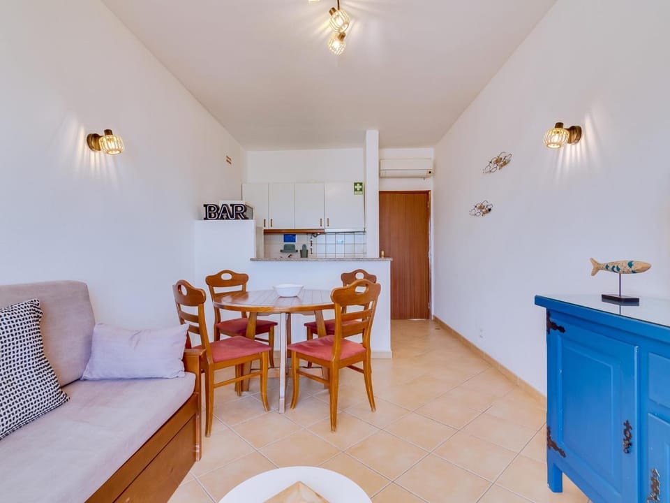 Kitchen or kitchenette, Living room, Seating area, Dining area, minibar, pet friendly, stove