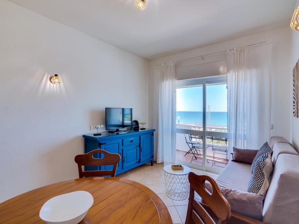 Natural landscape, TV and multimedia, Living room, Seating area, Dining area, Sea view