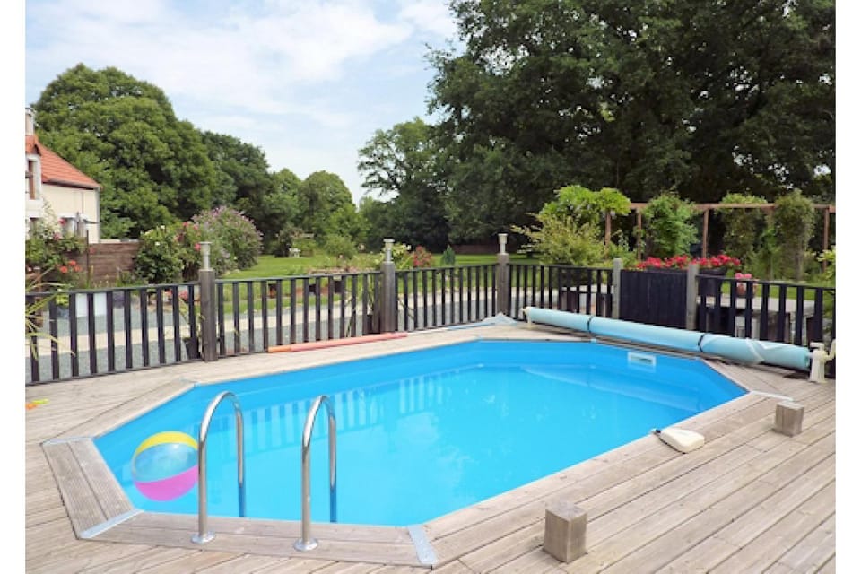 Swimming pool, Swimming pool