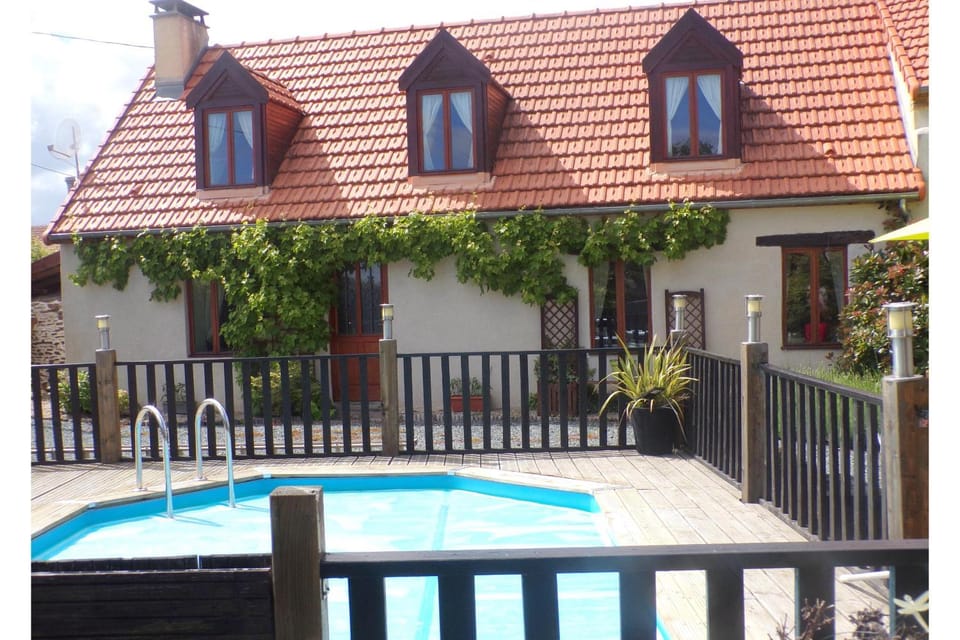Property building, Swimming pool, Swimming pool