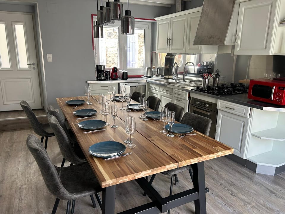 Property building, Kitchen or kitchenette, Living room