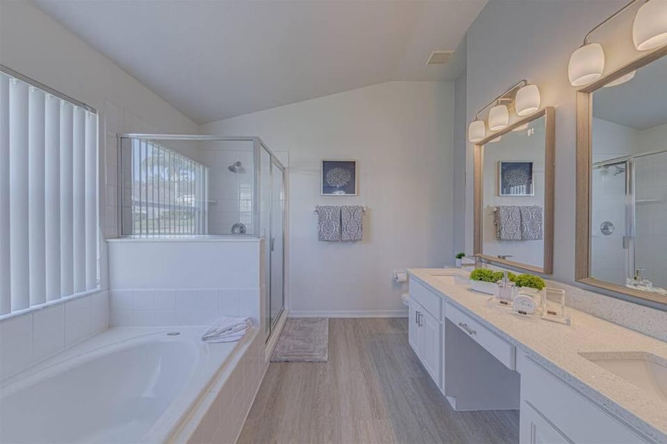 580 - Stunning Renovated Home with Large East Facing Pool Deck Overlooking Preservation Area and Games Room House in Four Corners