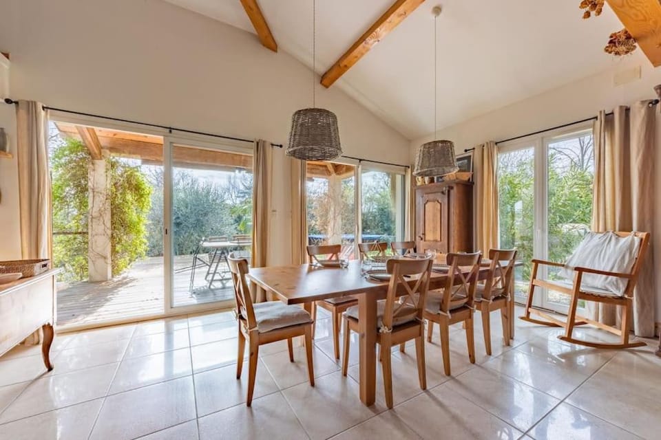 Patio, Dining area