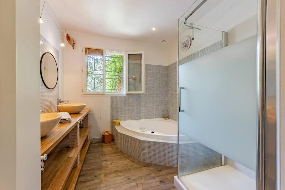 Shower, Bathroom, Bath, towels