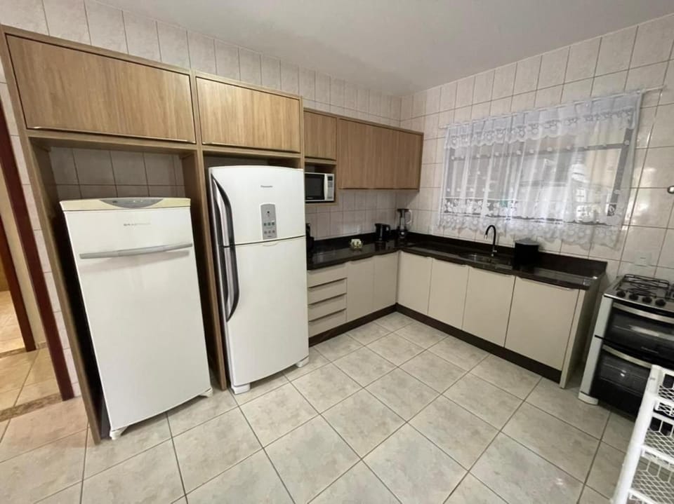 Cód 3 - Casa com piscina a 100 m do mar House in Florianopolis