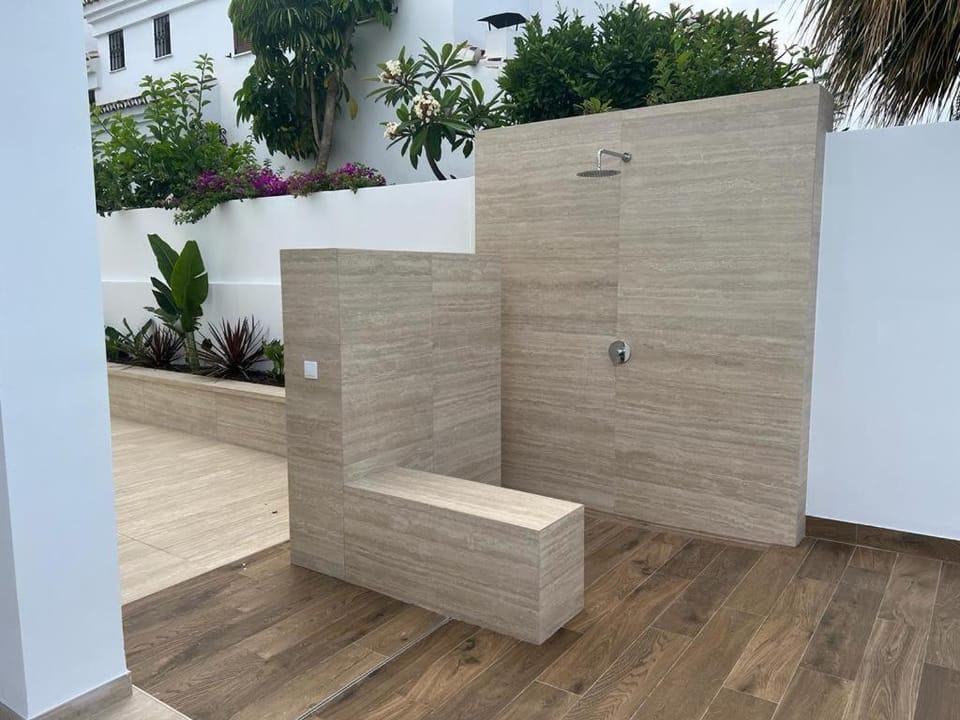 Shower, Day, Swimming pool, Open Air Bath