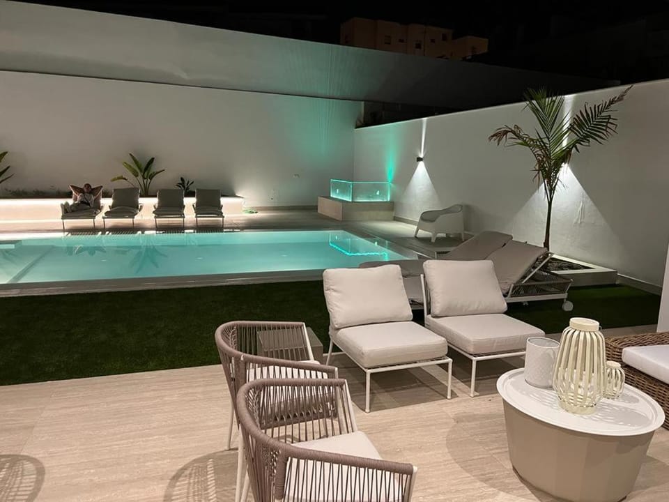 Hot Tub, Seating area, Pool view, Swimming pool, sunbed